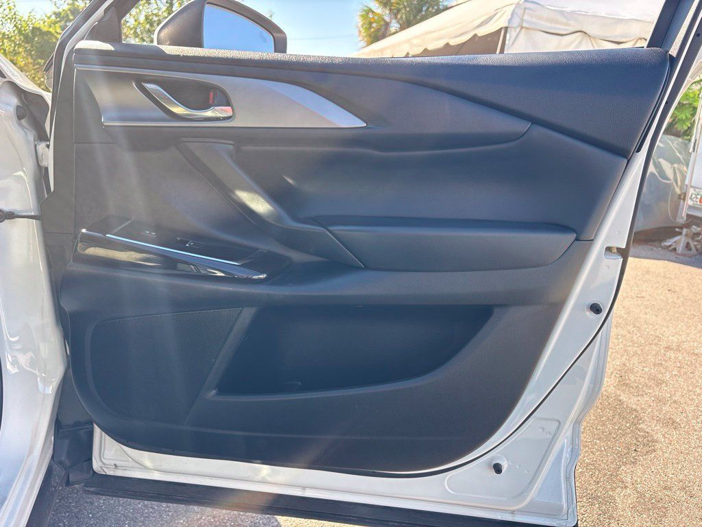 Used 2020 MAZDA CX-9 Touring FWD image 21