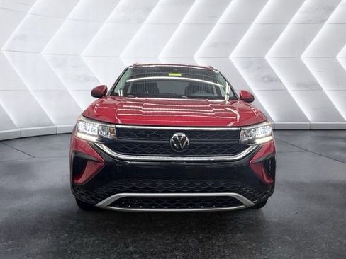 Certified 2024 Volkswagen Taos SE image 2
