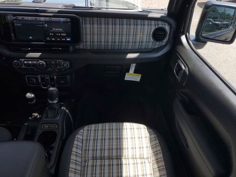 New 2026 Jeep Gladiator Sport AWD/4WD image 18