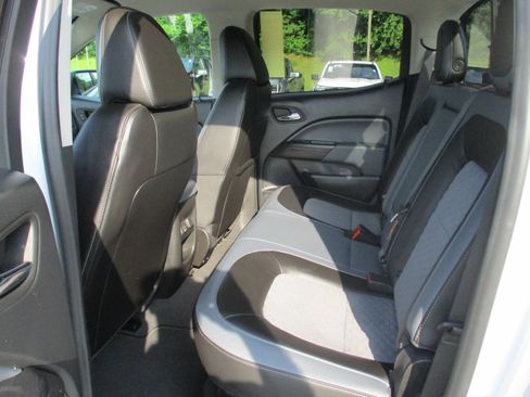 Used 2022 Chevrolet Colorado Z71 AWD/4WD image 12