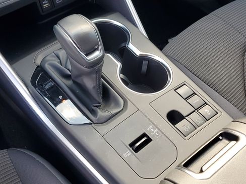 Used 2025 Toyota Highlander LE image 27