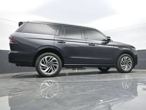 Used 2025 Lincoln Navigator Reserve AWD/4WD image 48