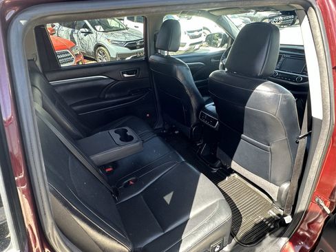 Used 2017 Toyota Highlander Limited image 29