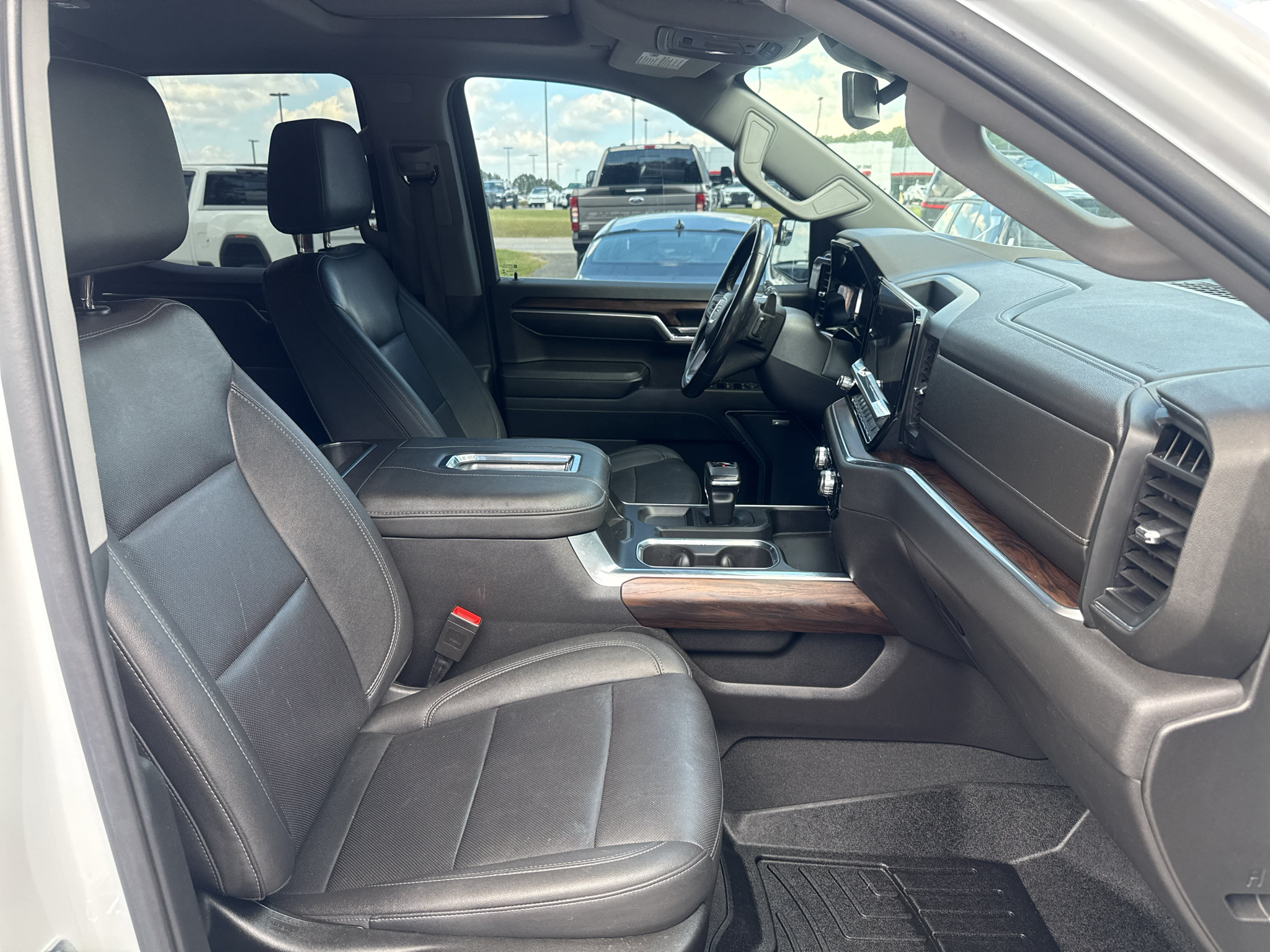 Used 2022 GMC Sierra 1500 SLT w/ SLT Convenience Package AWD/4WD image 33