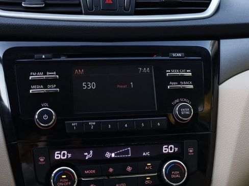 Used 2014 Nissan Rogue SV image 34