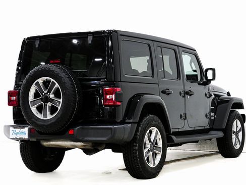 Used 2019 Jeep Wrangler Unlimited Sahara image 7
