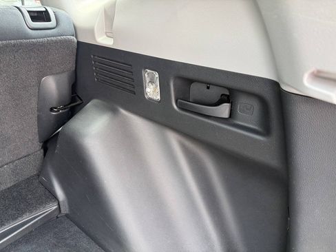 Used 2018 Honda CR-V LX image 65