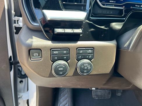 Used 2022 Chevrolet Silverado 1500 LTZ w/ LTZ Premium Package AWD/4WD image 48