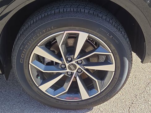 Certified 2024 Audi Q5 2.0T Premium w/ Convenience Package image 11