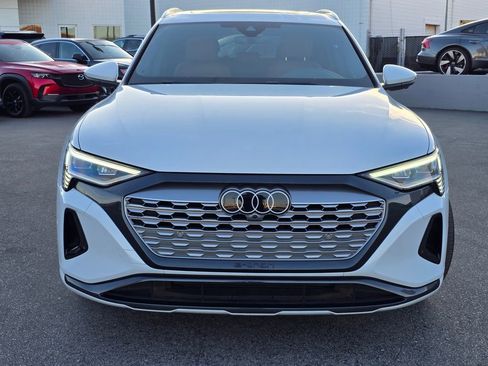 Used 2024 Audi Q8 e-tron Premium Plus image 33