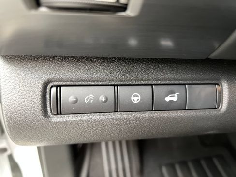 Used 2025 Nissan Pathfinder SL AWD/4WD image 49