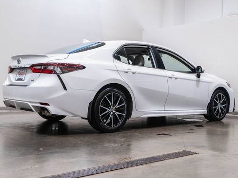 Used 2024 Toyota Camry SE w/ Cold Weather Package FWD image 9
