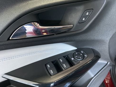 Used 2025 Chevrolet Trax LT w/ Driver Confidence Package image 4