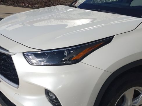 Used 2022 Toyota Highlander LE image 11