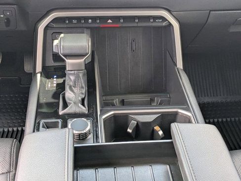 Used 2025 Toyota Tundra Limited AWD/4WD image 19