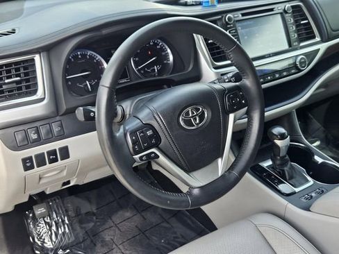 Used 2015 Toyota Highlander Limited FWD image 40