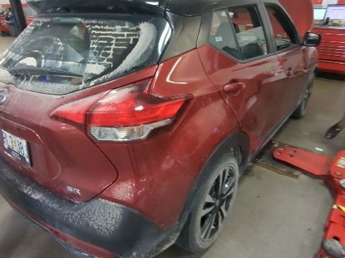 Used 2019 Nissan Kicks SR w/ SR Premium Package image 3