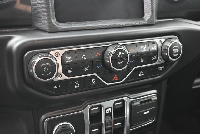 Used 2023 Jeep Wrangler Unlimited Sahara AWD/4WD image 21