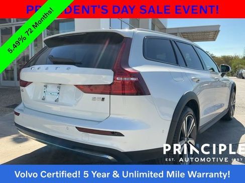 Certified 2025 Volvo V60 B5 Cross Country Plus image 9