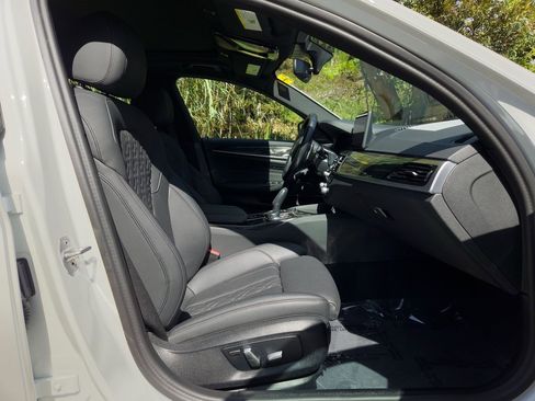 Used 2023 BMW 530e w/ M Sport Package image 25