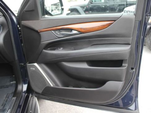 Used 2019 Cadillac Escalade Luxury image 35