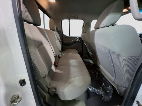 Used 2016 Nissan Frontier SV AWD/4WD image 17