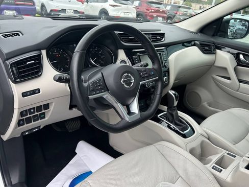 Used 2022 Nissan Rogue Sport SL w/ Premium Package FWD image 35
