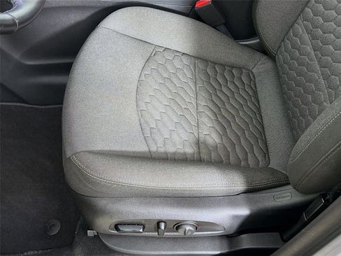 Used 2020 Chevrolet Equinox LT image 18