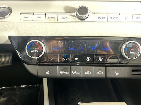 Used 2023 Hyundai Elantra Limited FWD image 43