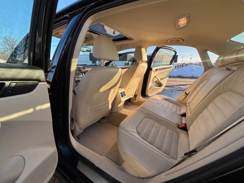 Used 2014 Volkswagen Passat 3.6 SEL Premium image 10