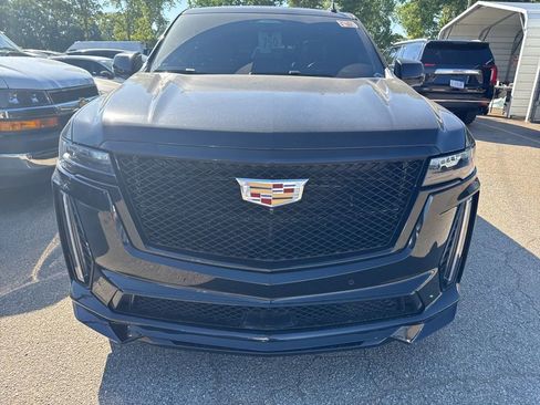 Used 2023 Cadillac Escalade ESV V AWD/4WD image 6