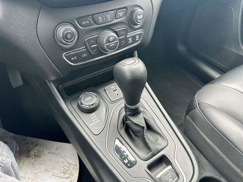 Certified 2022 Jeep Cherokee Latitude Lux image 21