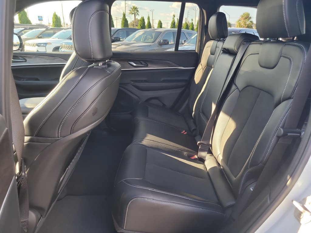 New 2027 Jeep Grand Cherokee Altitude AWD/4WD image 14