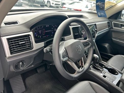 Used 2023 Volkswagen Atlas SE w/ Black Wheel Package FWD image 23