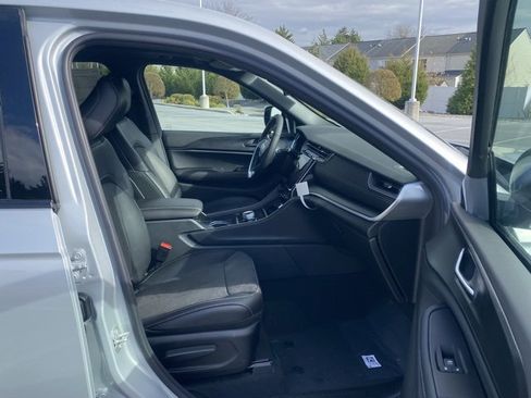 New 2025 Jeep Grand Cherokee Altitude image 27