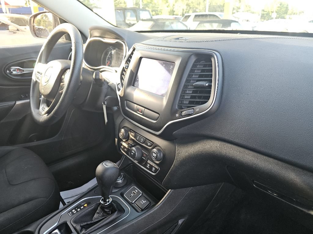 Used 2019 Jeep Cherokee Latitude w/ Popular Appearance Group AWD/4WD image 43