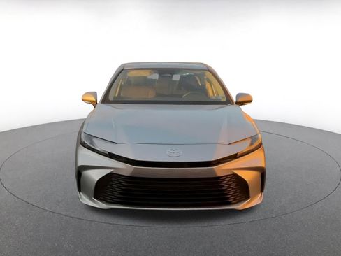 Used 2025 Toyota Camry LE image 5