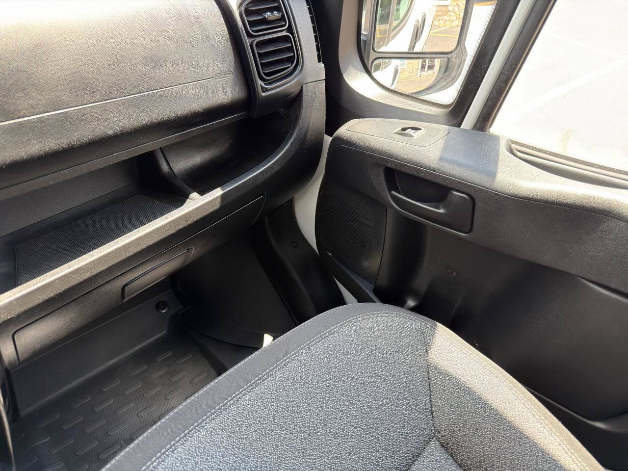 Used 2024 RAM ProMaster 2500 w/ Convenience Group FWD image 23