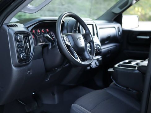 Used 2023 Chevrolet Silverado 1500 Custom Trail Boss w/ LPO, Dark Essentials Package AWD/4WD image 9