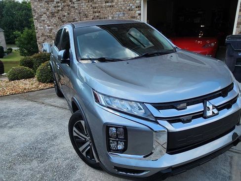 Used 2021 Mitsubishi Outlander Sport SE image 1