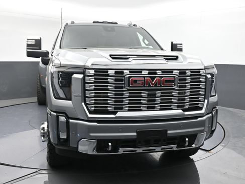 Used 2025 GMC Sierra 3500 Denali w/ Denali Reserve Package AWD/4WD image 2