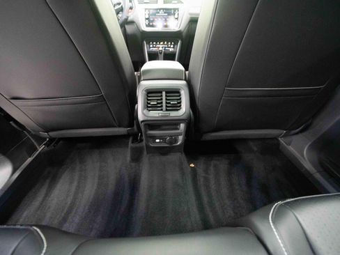 Used 2022 Volkswagen Tiguan SE R-Line AWD/4WD image 22