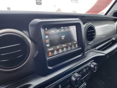 Used 2020 Jeep Wrangler Sport AWD/4WD image 12