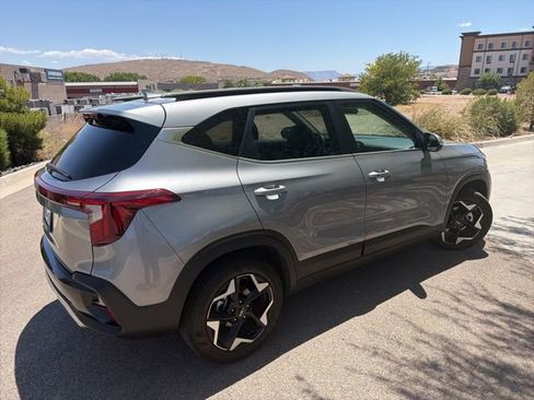 Used 2025 Kia Seltos EX FWD image 5