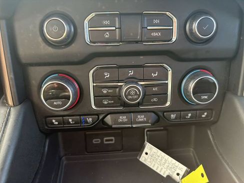 Used 2024 Chevrolet Tahoe High Country AWD/4WD image 36