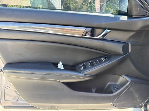 Used 2018 Honda Accord Sport image 13