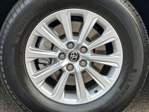 Used 2025 Toyota Grand Highlander AWD image 27