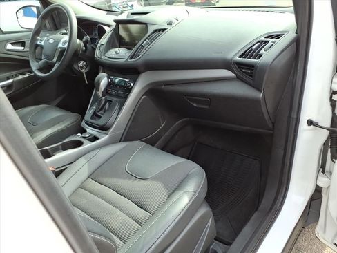 Used 2015 Ford Escape SE w/ SE Chrome Package image 10