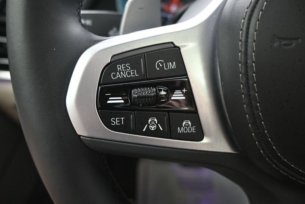 Used 2023 BMW X6 xDrive40i w/ Executive Package AWD/4WD image 26