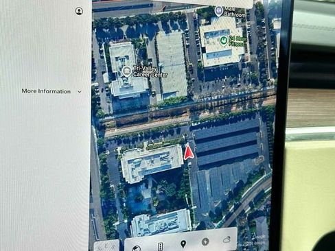 Used 2022 Tesla Model X image 23